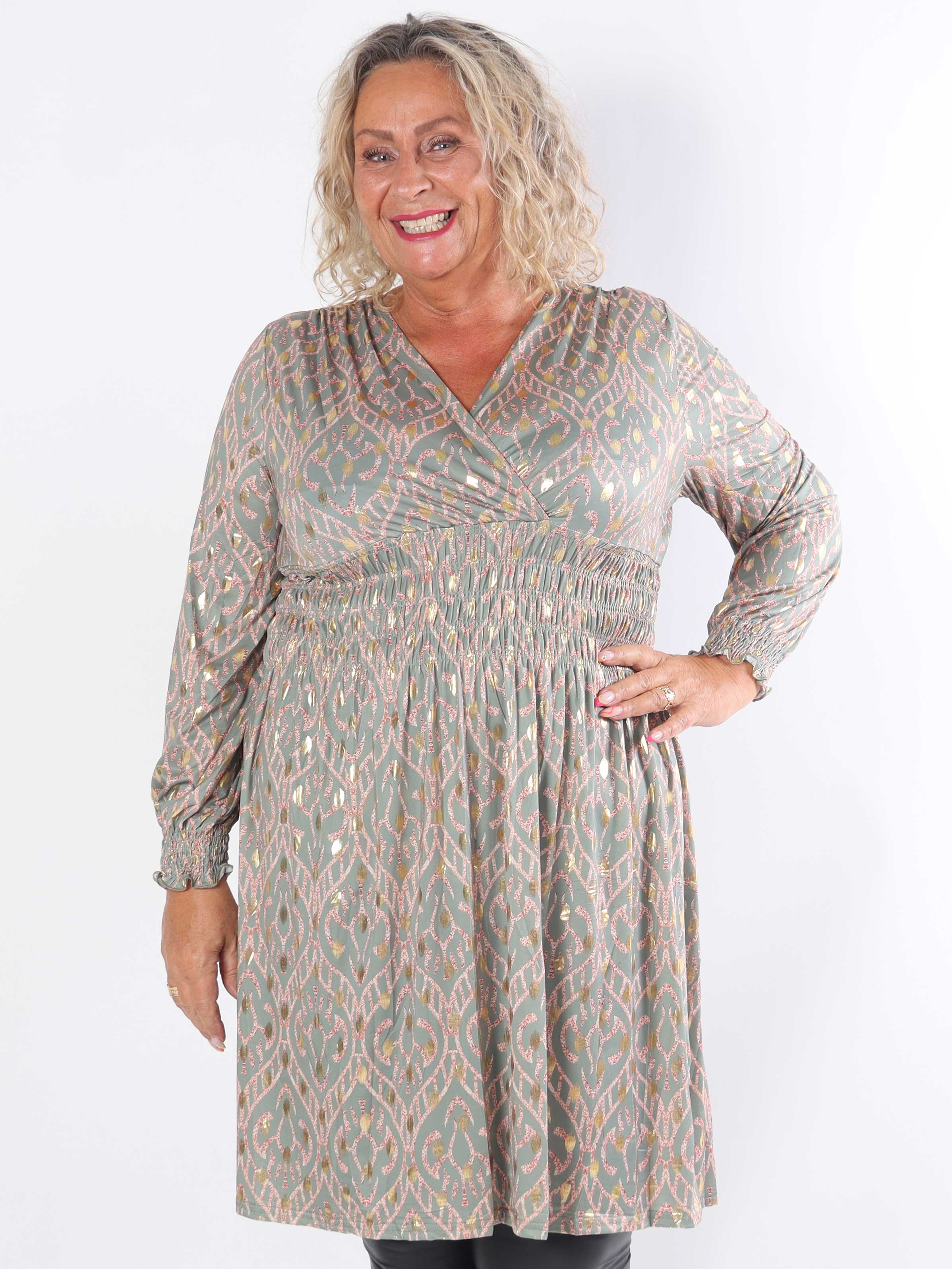 Pams Boho Short L/S - Mönstrad klänning med resår i skrynkelfritt tyg i plus size